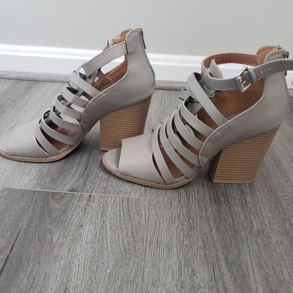 Grey booties - Picture 1 of 3